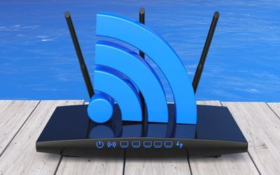 Router schwarz mit blauem WiFi Symbol